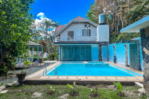 Tagaytay - Casa Clark - Rose, Забронировать  Отели Лусна с бассейном, Бассейн
