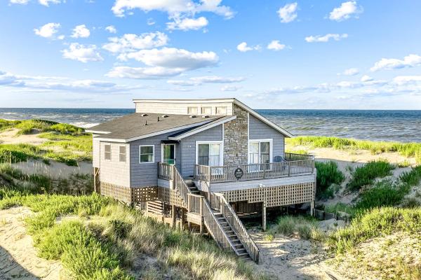 Outer Banks Beachfront Bungalow VillageOBX, Забронировать  Отели Нагс-Хед с парковкой, Парковка