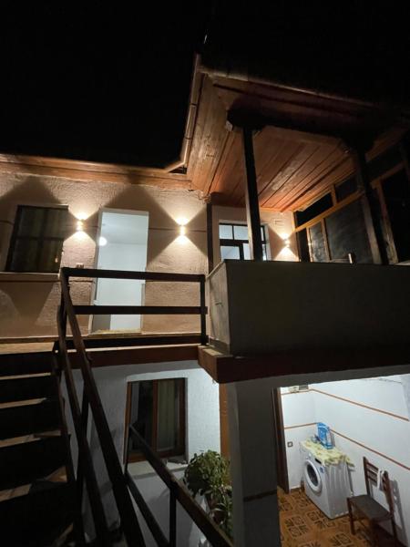 Guest house berati, Забронировать  Отели Берат с парковкой, Парковка