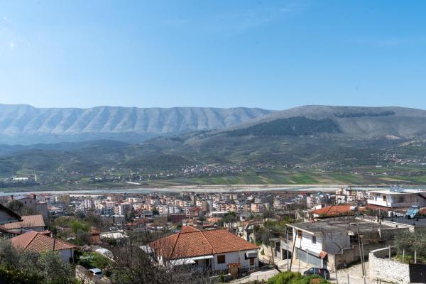 Villa Fremi Berat, Забронировать  Отели Берат с парковкой, Парковка