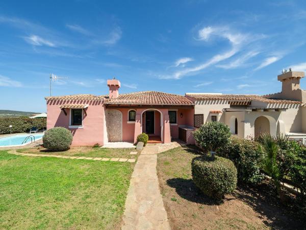 Villa with a private pool and sea view, Забронировать  Отели Куиле-Паццони с бассейном, Бассейн