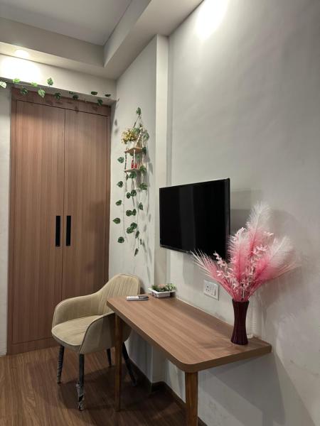 Comfort Corner, Забронировать  Отели Грейтер-Нойда с парковкой, Парковка