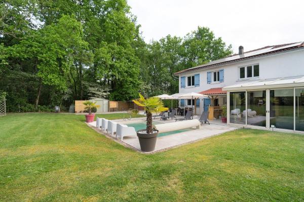 Villa Berthelots en Charente, Забронировать  Отели Аквитаний с парковкой, Парковка