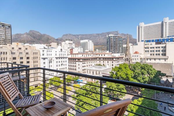 Table Mountain n City Vistas 2BD w Parking n Gym n Pool, Забронировать  Отели Кейптауна с парковкой, рядом с Grand Parade Shopping Centre, Парковка