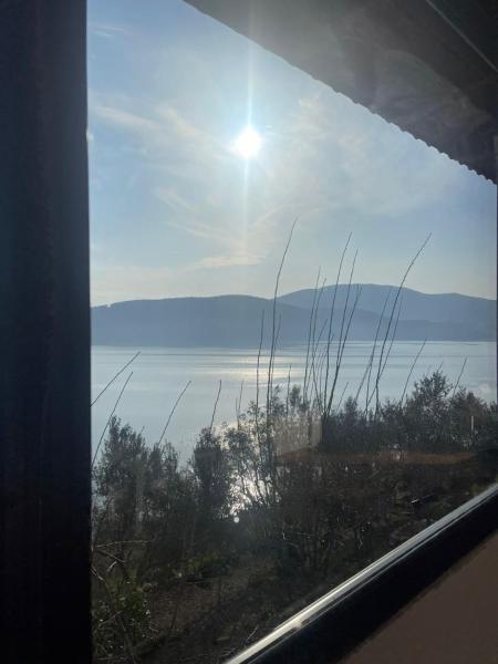 Lake View Rooms PASQYRA Ksamil, Забронировать  Отели Polisi i Vogël с парковкой, Парковка