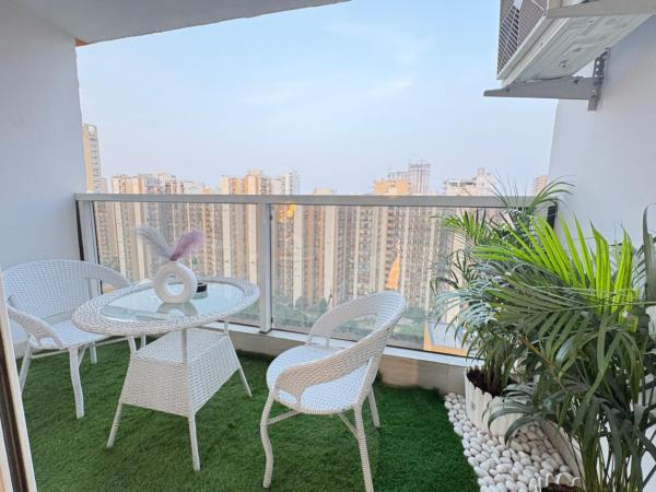 The Urban Luxe Stay, Забронировать  Нойда штат Уттар-Прадеш