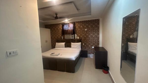 Jai Shree Hotel, Забронировать  Бизнес-отели Нойда, 4* 5*