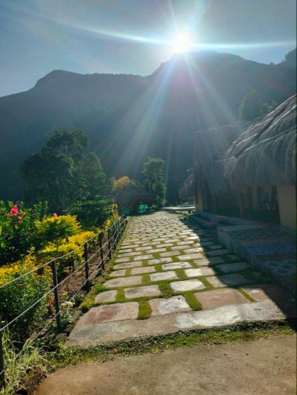Lemon Grass Resort Inn, Забронировать  Отели Канталлоур с парковкой, Парковка