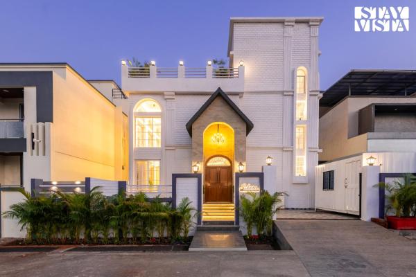 StayVista at Sukoon Villa with Pool, Lawn, Забронировать  Отели штата Махараштры с бассейном, Бассейн