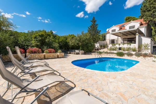 Luxury Villa Bol Oasis Brac With Heated Pool, Забронировать  Бол Брач
