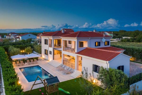 Luxury Villa Primavera Sukosan with Heated Pool, Забронировать  Сукошан Задарская жупания