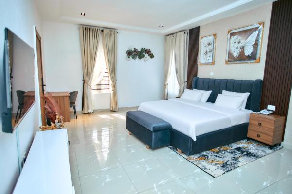 Villa Marie en suite Studio Apartment, Забронировать Апартаменты/квартира Отели Eti-Osa с парковкой, Парковка