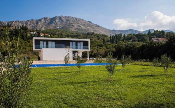 Villa Mlini Quiet Land with pool and badminton court, Забронировать  Млини 