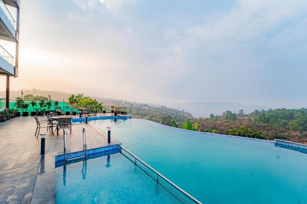 Ritz Valley Resort, Забронировать  Отели штата Махараштры с бассейном, Бассейн