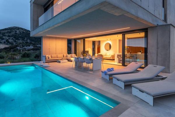 Luxury Villa Omnia Hvar with infinity pool, Забронировать  Хвар Остров Хвар, рядом с Частный Пляж «Си Ю Румс»