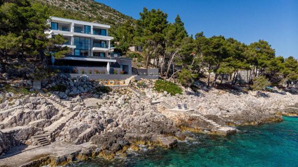 Luxury Seafront Villa Miracul Korcula with Pool, Забронировать  Blato Остров Мльет