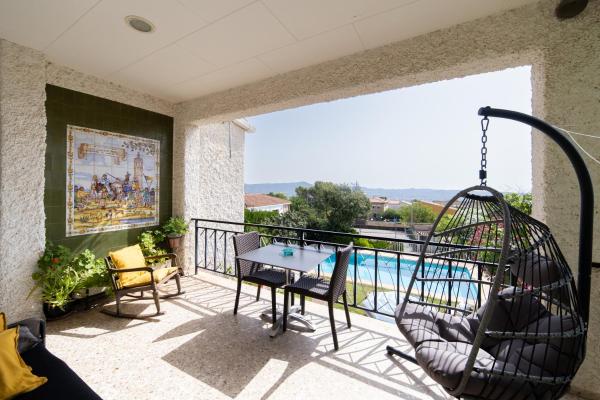 Spacious Villa w/ Private Pool, Tennis Court & BBQ, Забронировать  Отели Катадау с парковкой, Парковка