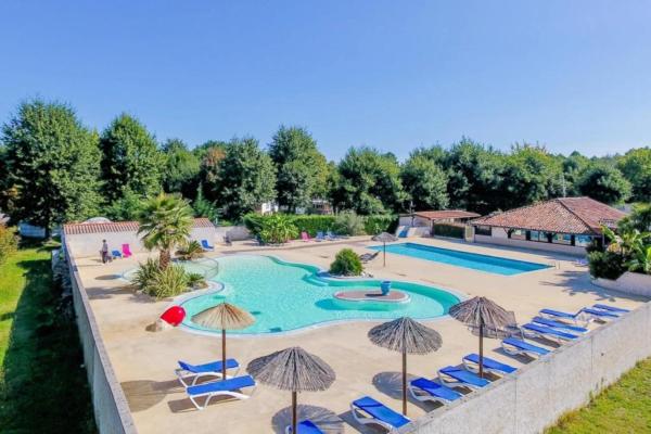 Camping 3 étoiles - Parc aquatique - ccbfgdh, Забронировать  Отели Аквитаний с парковкой, Парковка