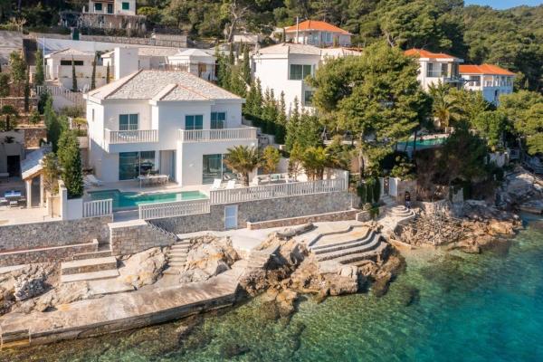 Luxury Seafront Villa White Sparkle Brač with heated pool, Забронировать  Сумартин Брач, рядом с Частный Пляж «Лакшери Вила Палаццо Ди Маре»