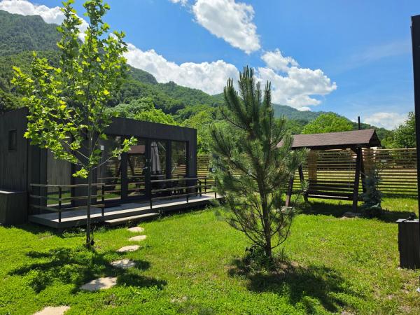 Legenda Lotrilor - Căsuțe & Glamping Brezoi, Забронировать Кемпинг  