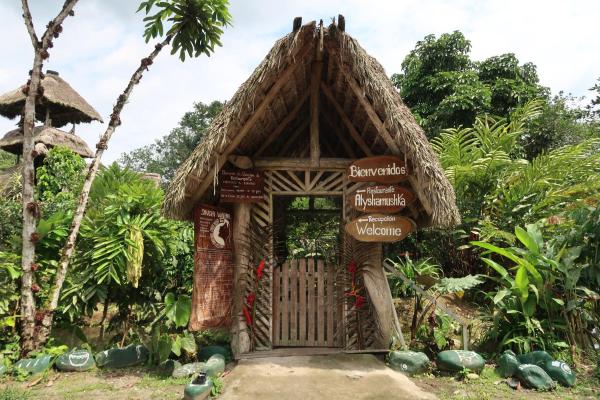 Sinchi Warmi Amazon Lodge, Забронировать  Отели Пуэрто-Мисауальи с парковкой, Парковка
