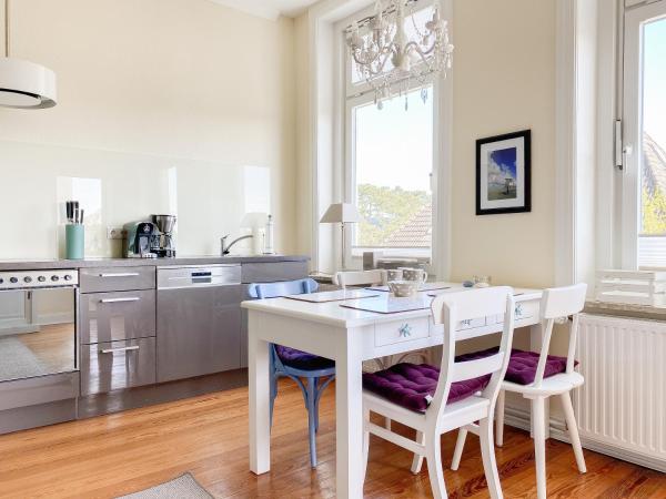 Villa Demory Wohnung 22, Забронировать  Отели земли Шлезвиг-Гольштейн с парковкой, Парковка