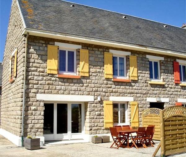 Villa SURF Situation exceptionnelle à 3 min à pied de la plage de Pors Carn Pour 5 personnes Authentique Bien équipée Jardin & BBQ Parking privatif, Забронировать  Пенмарк Pointe du Raz