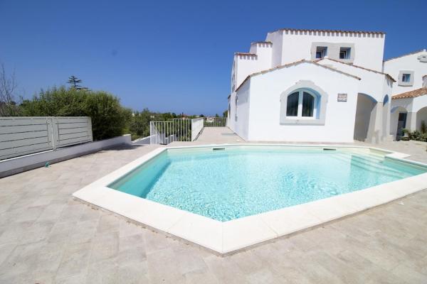 Villa con piscina Il Chiostro 1, Забронировать  Отели Будони с бассейном, Бассейн