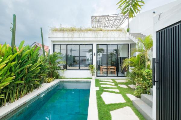 Sunny Surf Villa, Забронировать  Отели Переренан с бассейном, Бассейн