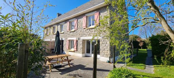 Villa DORIS Vacances à 3 min à pied de la plage de Pors Carn Pour 6 personnes Authentique Bien équipée Jardin & BBQ Parking privatif, Забронировать  Пенмарк 