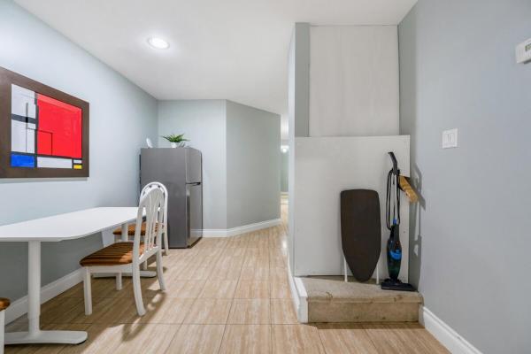 Comfortable Westside Vancouver Stay- Shared House, Забронировать  Ванкувер Lower Mainland British Columbia