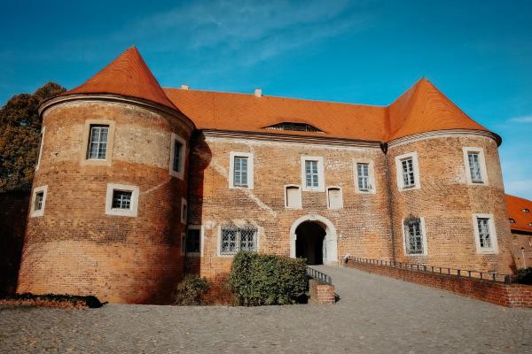 Die Burg - Kurfürstlich Flämisch, Забронировать  Отели Бад-Бельциг 3 звезды, 3*
