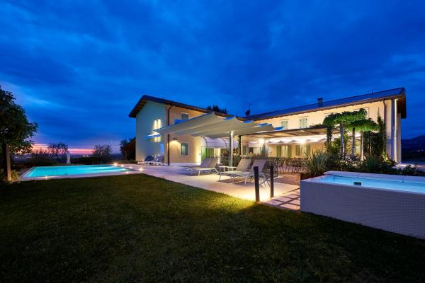 Country Resort Canova, Забронировать  Отели Неграр с бассейном, Бассейн