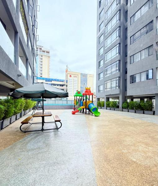 serenity heights three bedroom apartment with swimming pool fully equipped gym ample parking space child play area and amazing scenic views, Забронировать Апартаменты/квартира Найроби Найроби Каунти