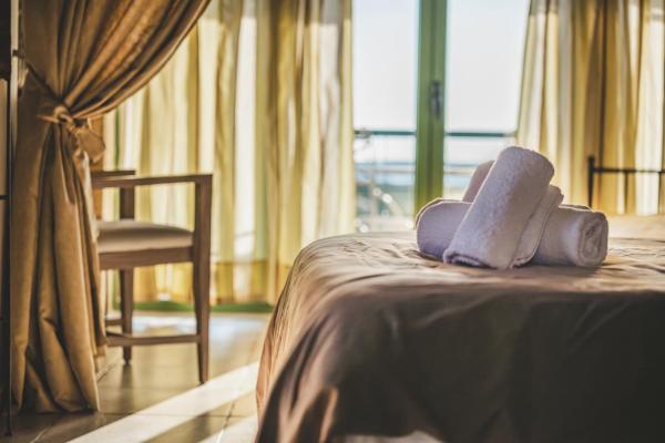GAIA - Boutique Retreat, Забронировать  Отели Маратополиса с парковкой, Парковка