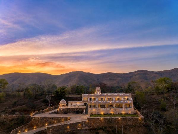 JD Tara Resort, Забронировать  Отели Ранакпур с парковкой, Парковка