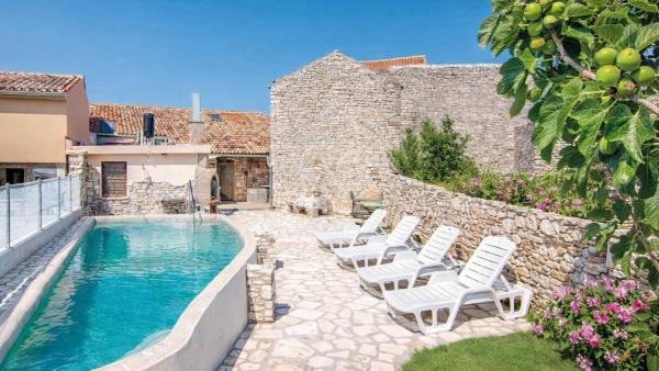 Old Stone House Vodnjan by Villas Guide, Забронировать  Отели Pula Riviera с бассейном, Бассейн