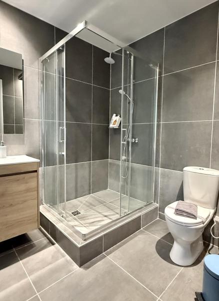 GEMP - Spacious central aparments, Забронировать  Афины Острова Саронического залива - Аттика, рядом с Акрополь