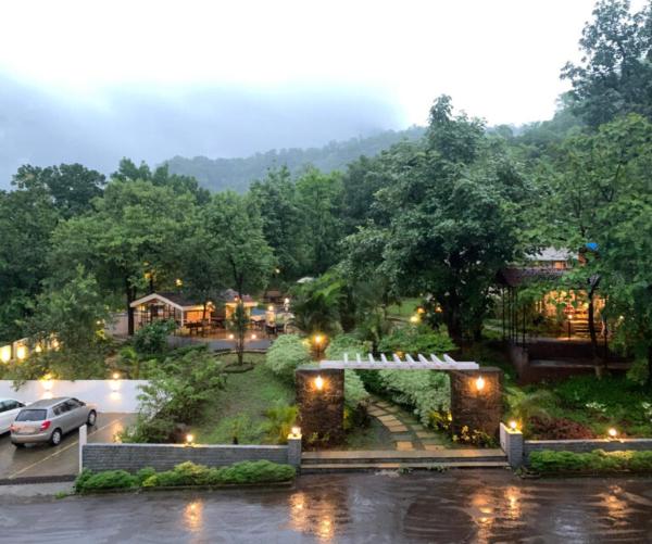 HOLIDAY MAIYAAN,Karjat,Dhamni-EMERALD CLUB, Забронировать  Джамб штат Махараштра