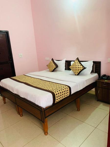 Hotel Mahadev Home-Stay !! Near Chandigarh Itl Airport, Забронировать  Chandigarh Airport Пенджаб