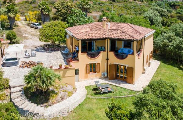 NURAS - Villa Mudeju Countryside seaview, Забронировать  Valverde Сардиния