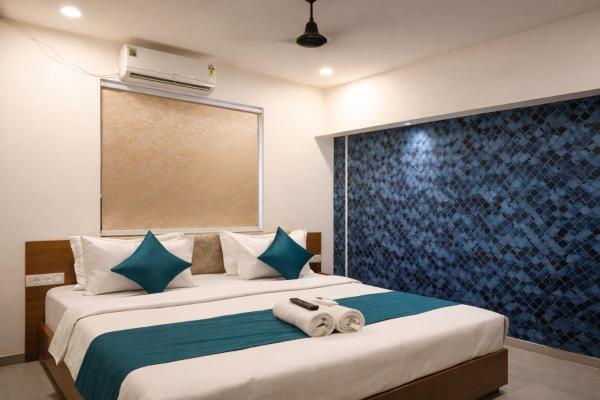 Hotel R Pacific, Rajkot, Забронировать  Отели Раджкот 3 звезды, 3*