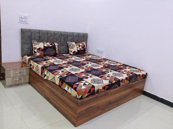 karan arjun guest house, Забронировать  Удджайн штат Мадхья-Прадеш