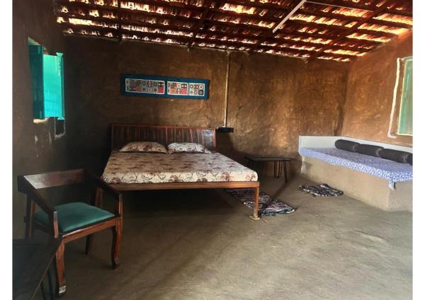 The Peepal farm stay, Забронировать  Отели Насик с парковкой, Парковка