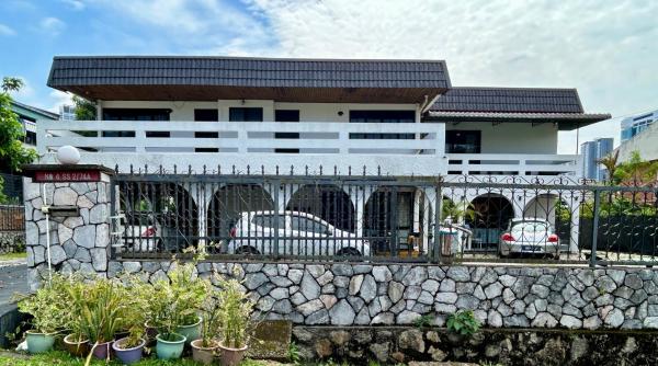 Cozy Family Suite at Shared Bungalow House SS2 PJ, Забронировать  Петалинг-Джая Селангор