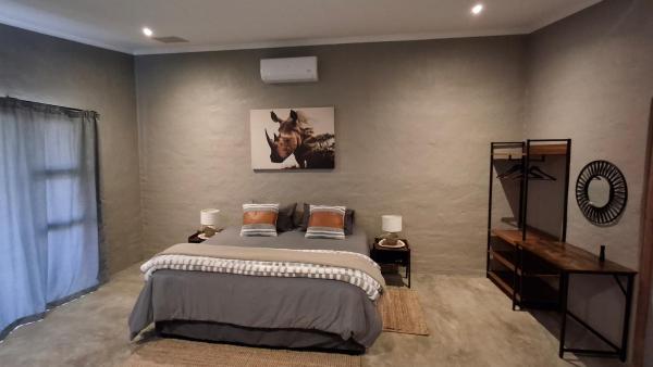 GROOTVALLEI SELF CATERING Units, Забронировать  Отели Северо-Западной провинции с парковкой, Парковка