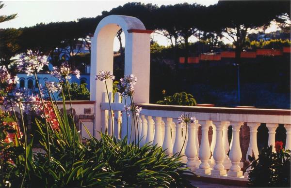 Villa Brigio, Забронировать  Отели острова Искья с парковкой, Парковка