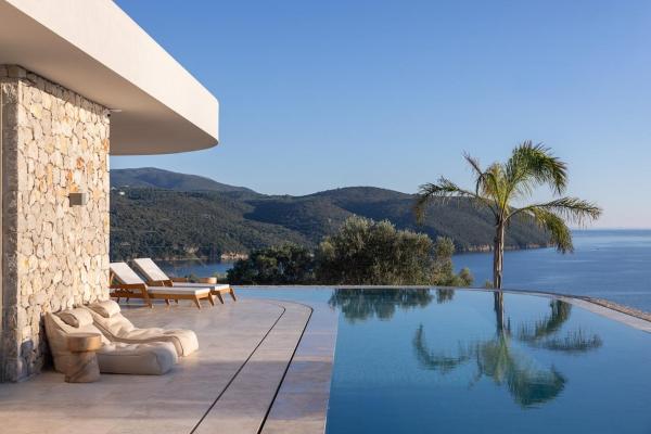 Villa On the Rocks, Забронировать  Отели периферийной единицы Мессения с бассейном, Бассейн