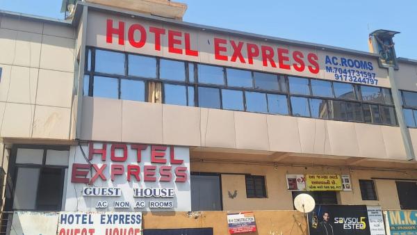 Hotel express inn, Забронировать  Ахмадабад штат Гуджарат