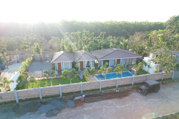 Eleven Eleven Villa, Забронировать  Отели штата Тамилнада с бассейном, Бассейн